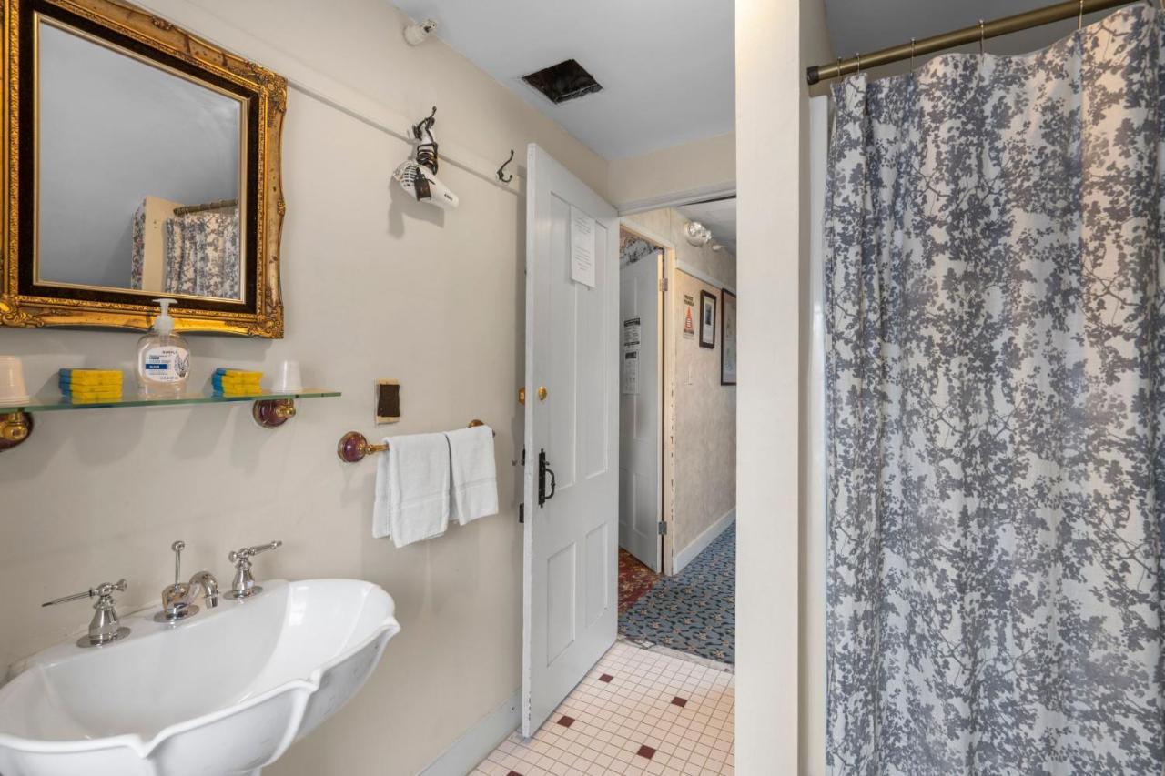 Lizzie Borden House Bed & Breakfast Fall River Luaran gambar