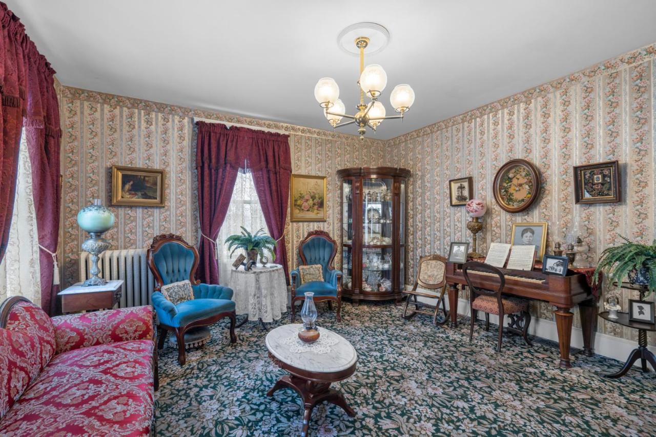 Lizzie Borden House Bed & Breakfast Fall River Luaran gambar