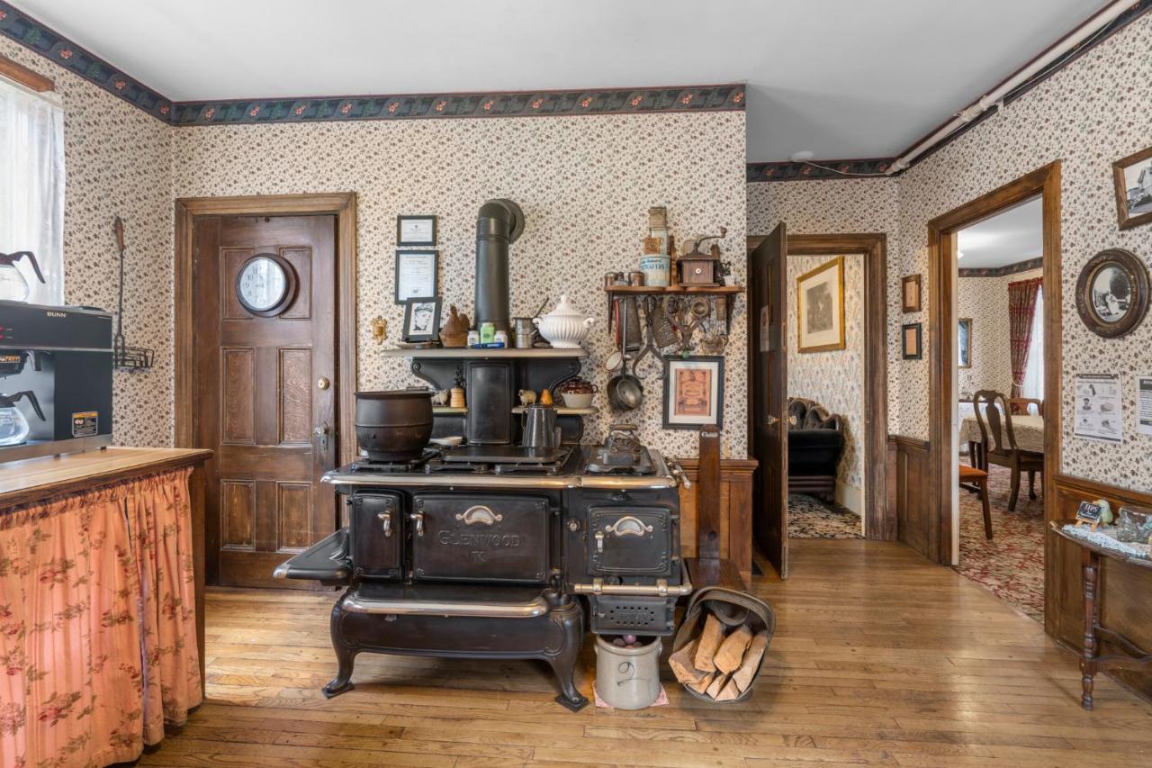 Lizzie Borden House Bed & Breakfast Fall River Luaran gambar