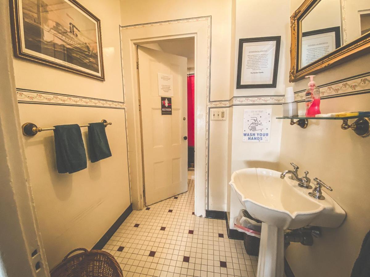 Lizzie Borden House Bed & Breakfast Fall River Luaran gambar